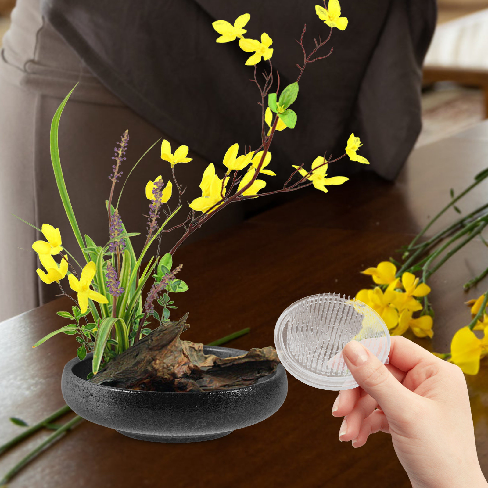 花を飾るための吸盤付き台座。安定した固定が可能で、長いピンを - Longs Florist Supply のレビューと価格
